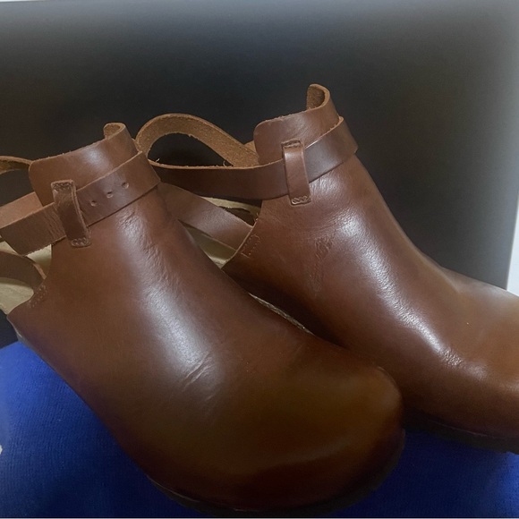 Brown leather Birkenstock clog. - Picture 4 of 4